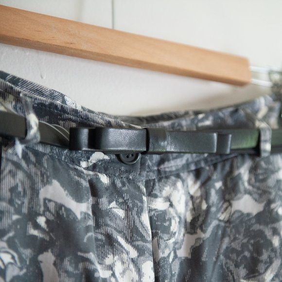 H&M | GREY FLORAL PRINTED DRESS SHORTS - Picture 3 of 5